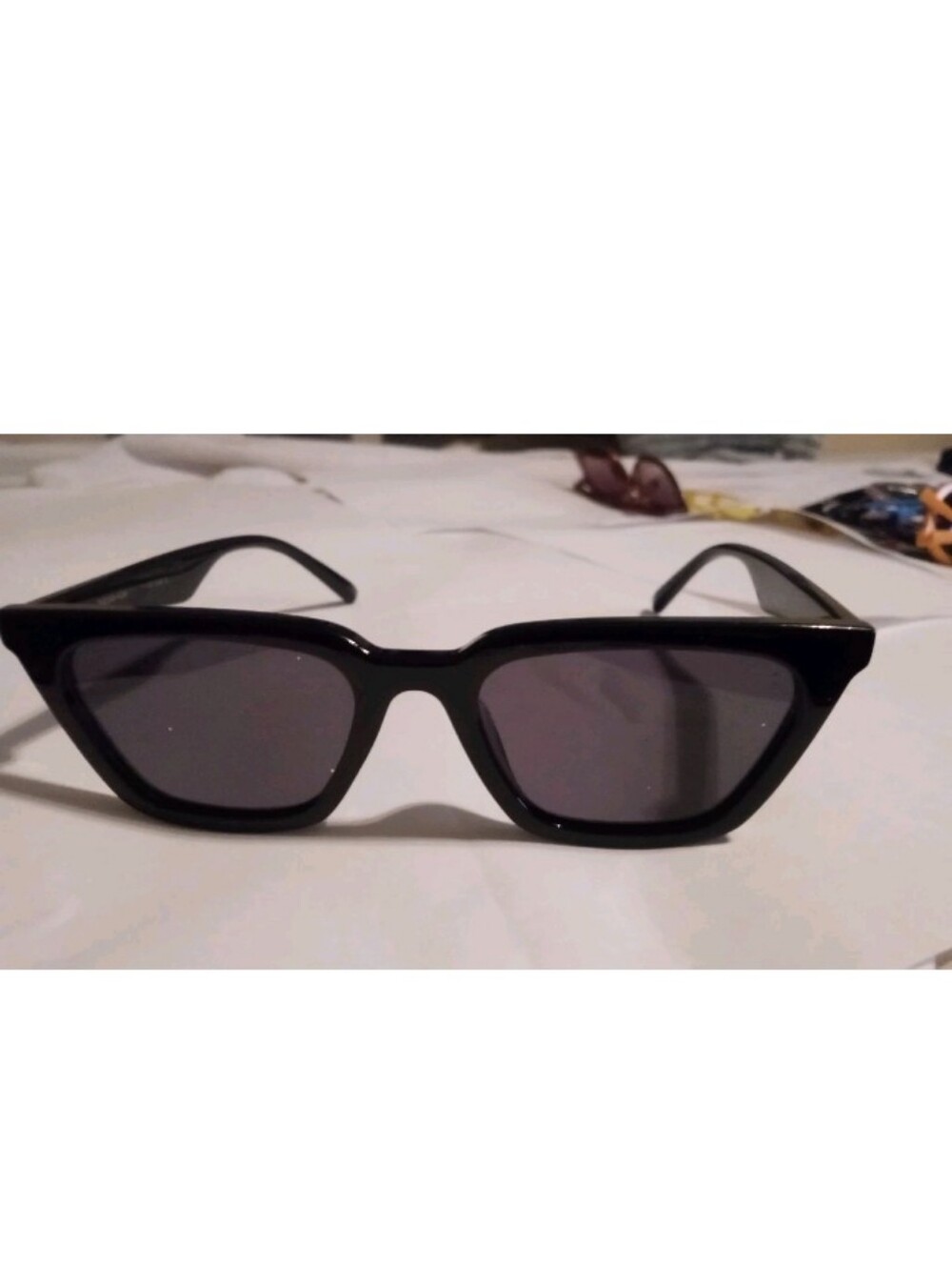 Black Cat-Eye Sunglasses for Women - Stylish UV Shades